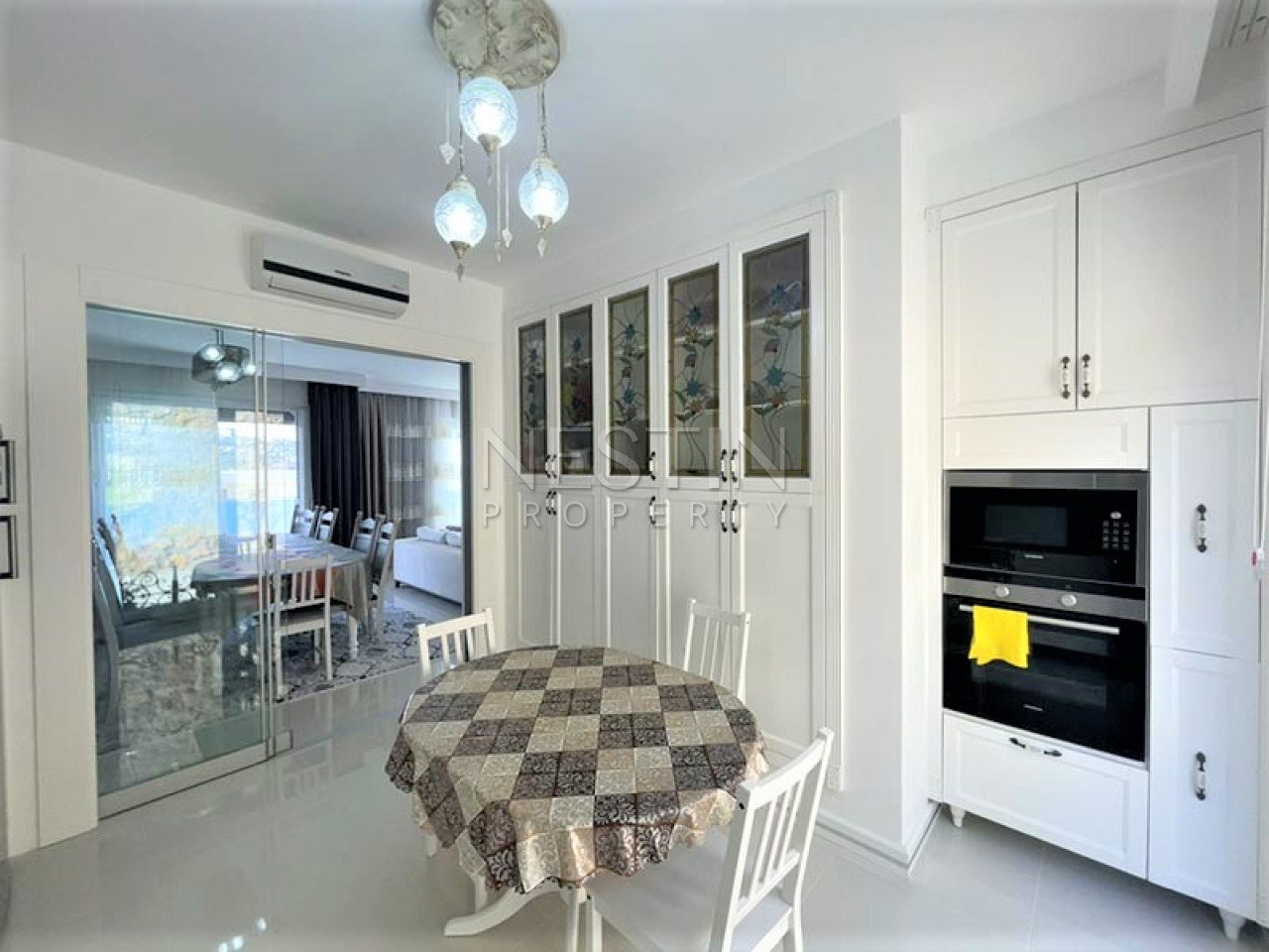 Вилла с панорамным остеклением в районе Каргыджак фото 15