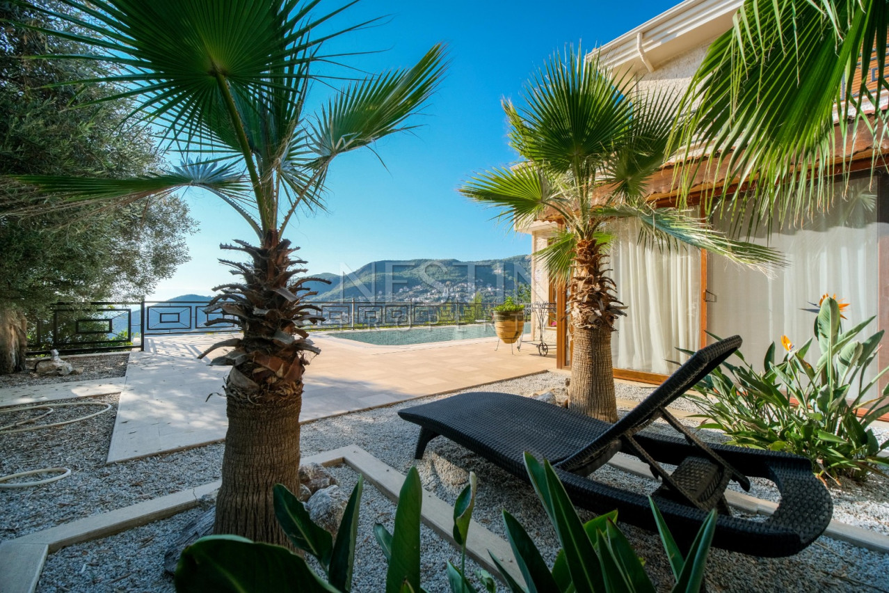 Просторная вилла 4+1 с прекрасными видовыми характеристиками в районе Бекташ в городе Аланья фото 12