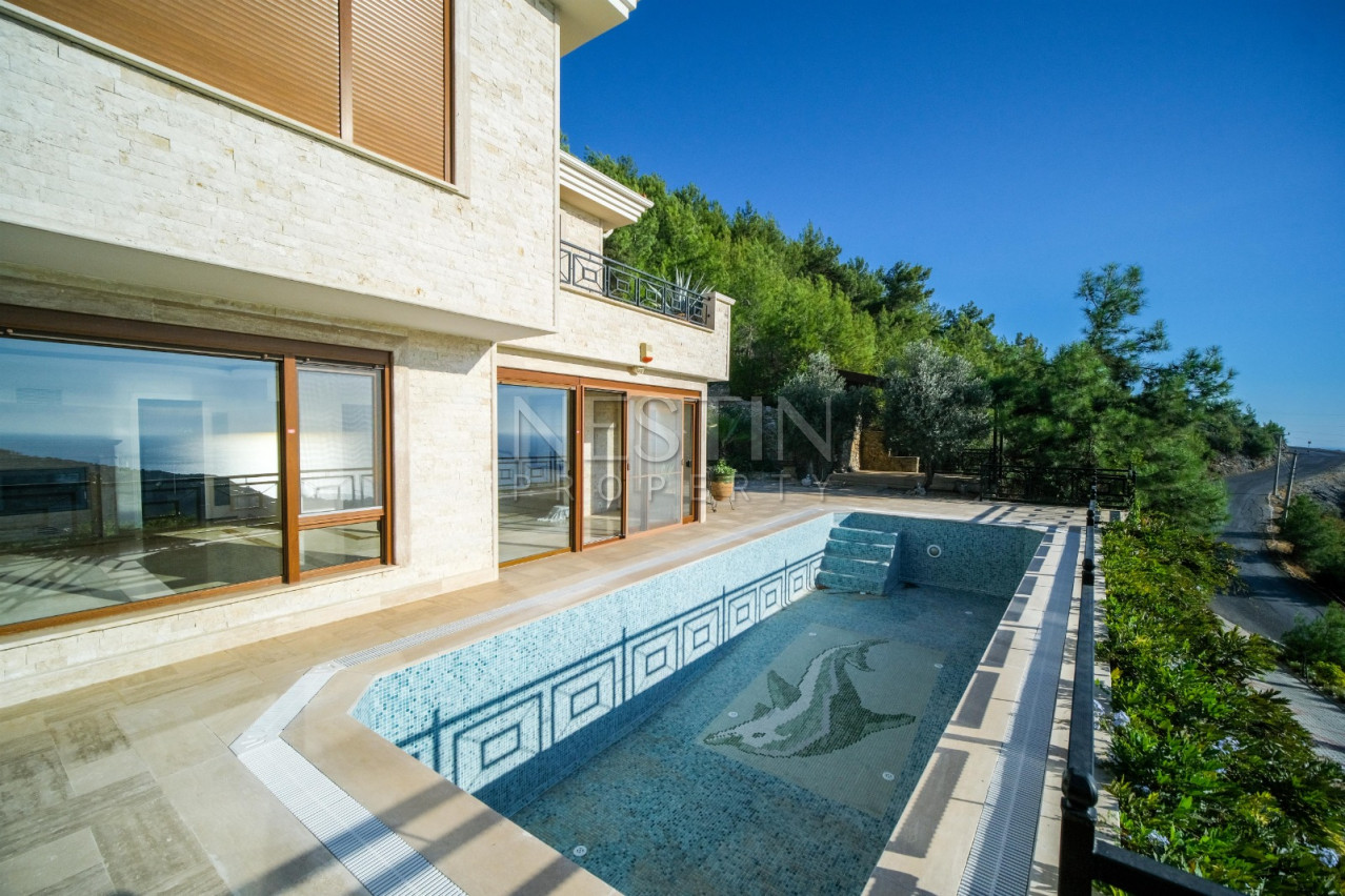 Просторная вилла 4+1 с прекрасными видовыми характеристиками в районе Бекташ в городе Аланья фото 13