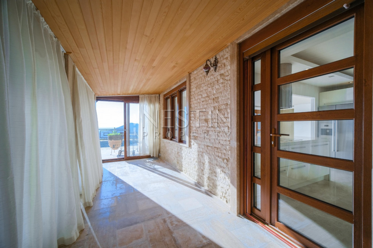 Просторная вилла 4+1 с прекрасными видовыми характеристиками в районе Бекташ в городе Аланья фото 22