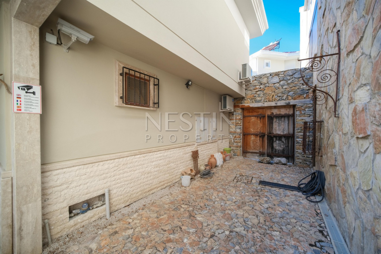 Просторная вилла 4+1 с прекрасными видовыми характеристиками в районе Бекташ в городе Аланья фото 27