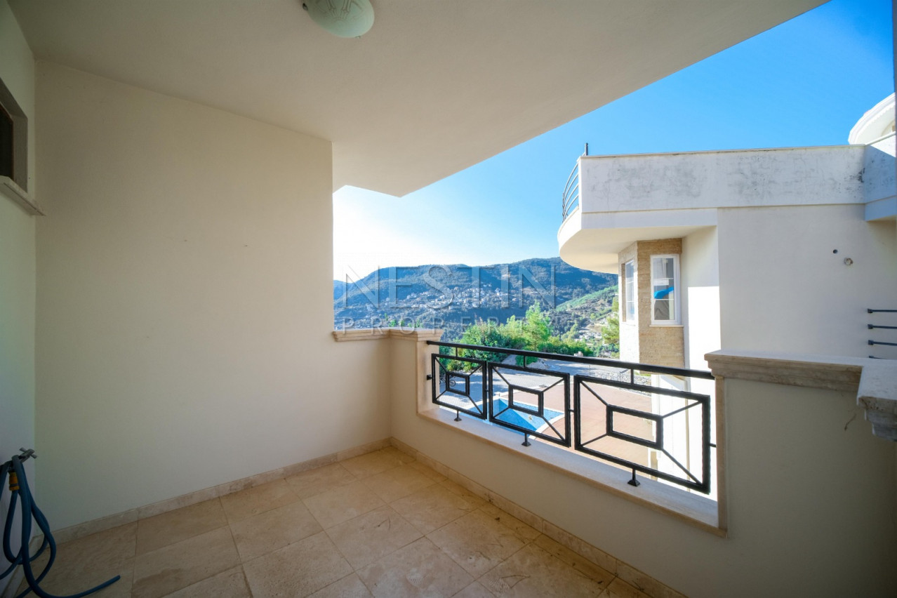 Просторная вилла 4+1 с прекрасными видовыми характеристиками в районе Бекташ в городе Аланья фото 51