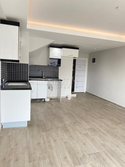 Квартира 3+1 в районе Кестель в 200 метрах от моря фото 3