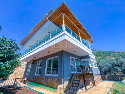 Вилла 5+2 в центре города Аланья в 2000 м от моря фото 1