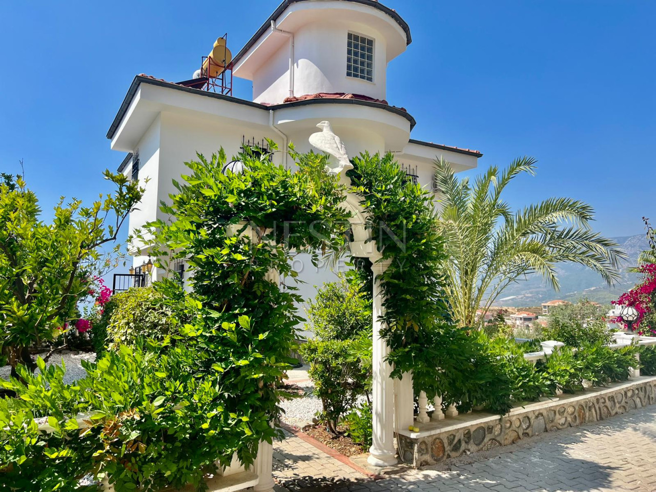 Вилла 3+2 в районе Каргыджак с видом на море и горы в 4,5 км от Средиземного моря фото 1