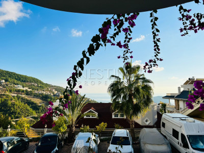 Квартира 2+1 в центре города Аланья в районе Тепе с видом горы фото 1