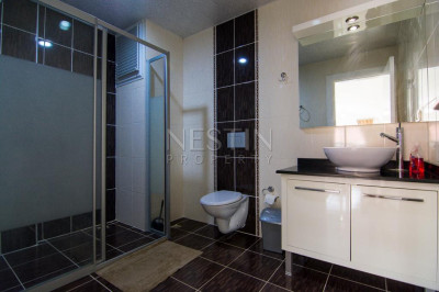 Квартира-дуплекс 3+1 в районе Кестель на первой береговой линии фото 29