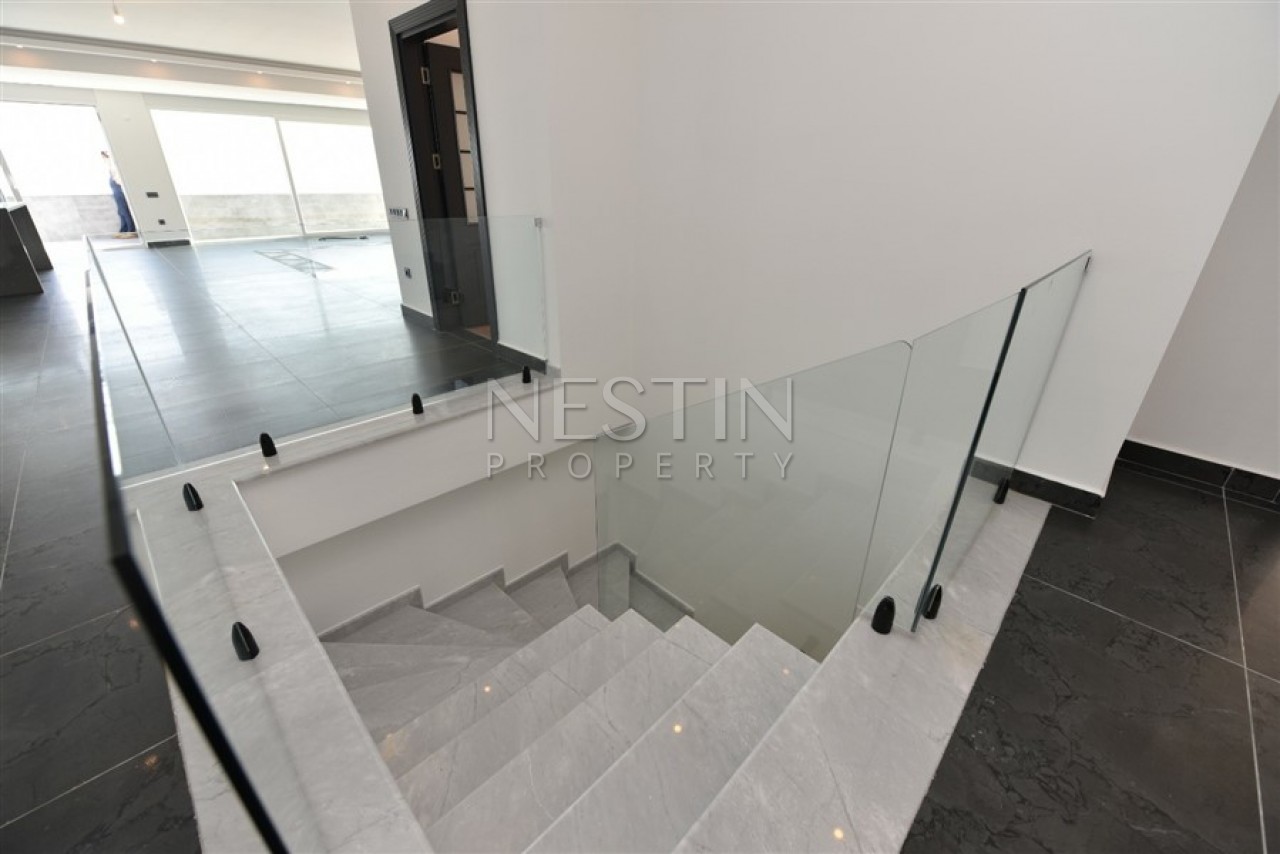 Роскошный пентхаус 6+2 в самом центре Аланьи с личной сауной и дизайнерским ремонтом фото 30