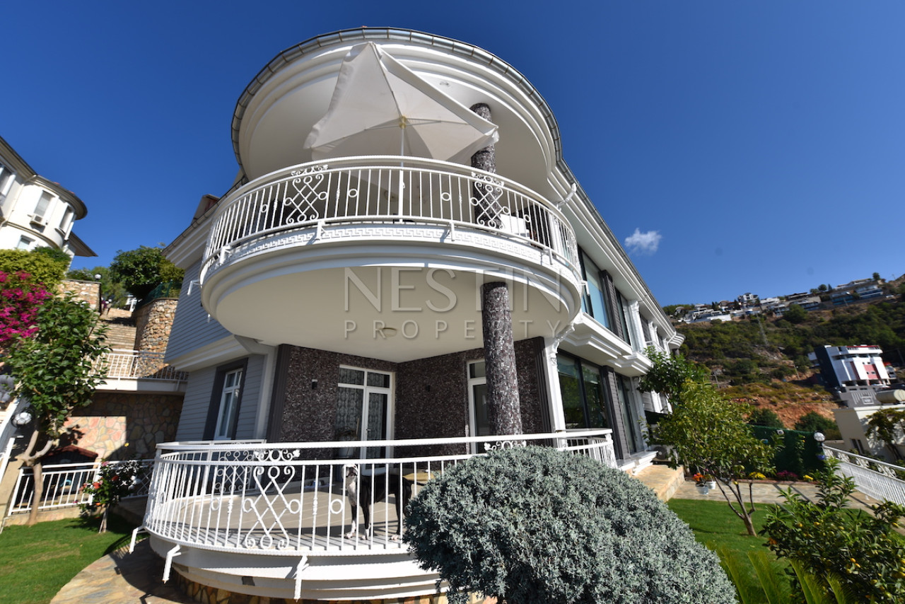 Вилла в районе Бекташ с панорамным видом на море и горы фото 2