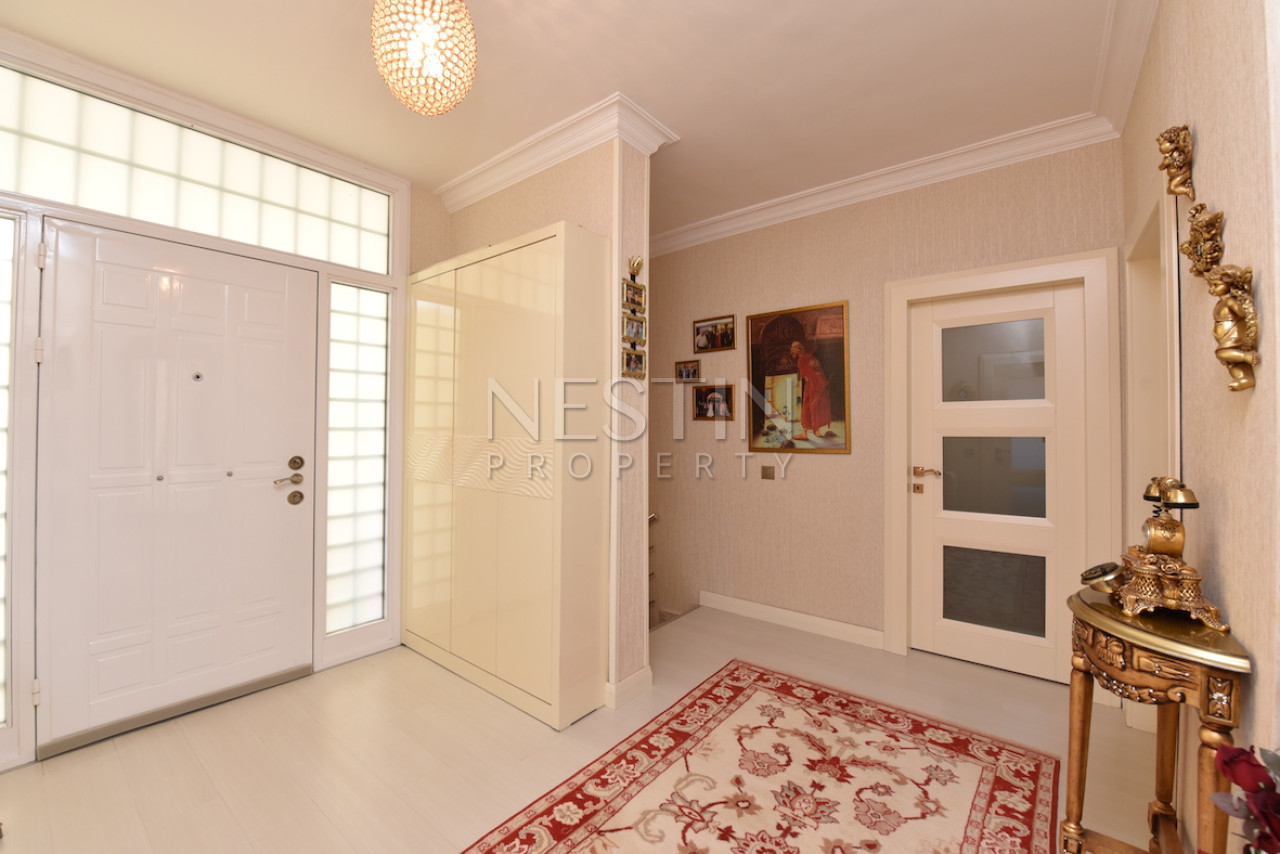 Вилла в районе Бекташ с панорамным видом на море и горы фото 3