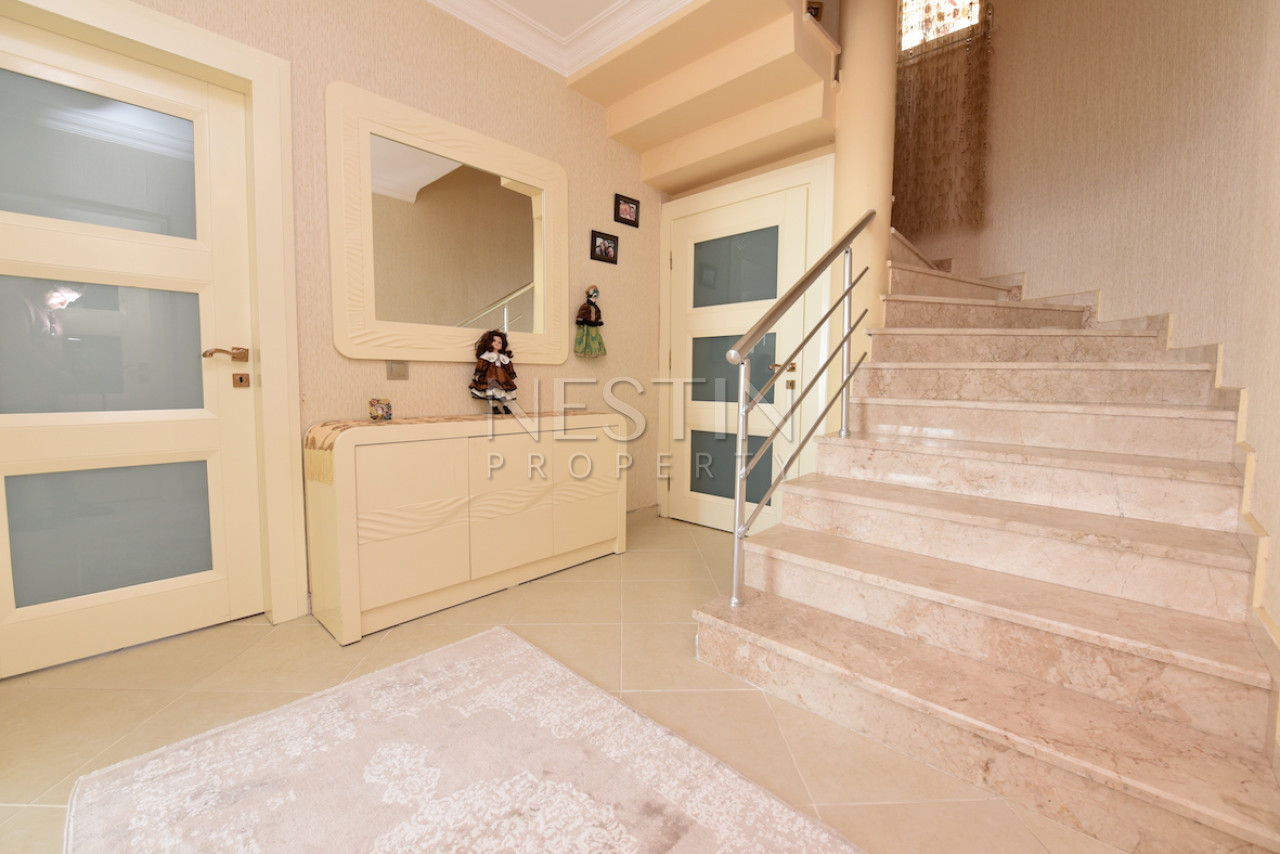 Вилла в районе Бекташ с панорамным видом на море и горы фото 4