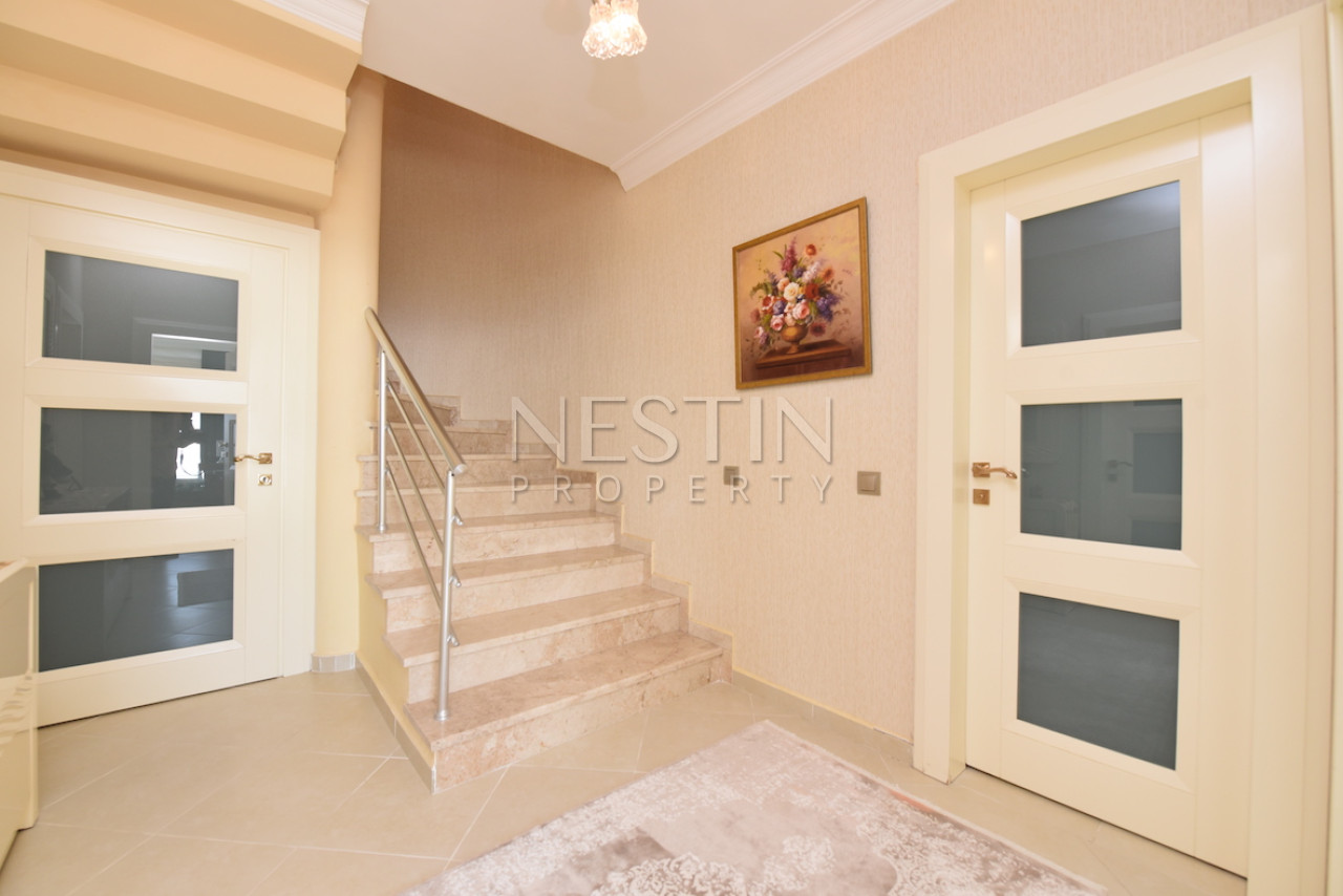 Вилла в районе Бекташ с панорамным видом на море и горы фото 6