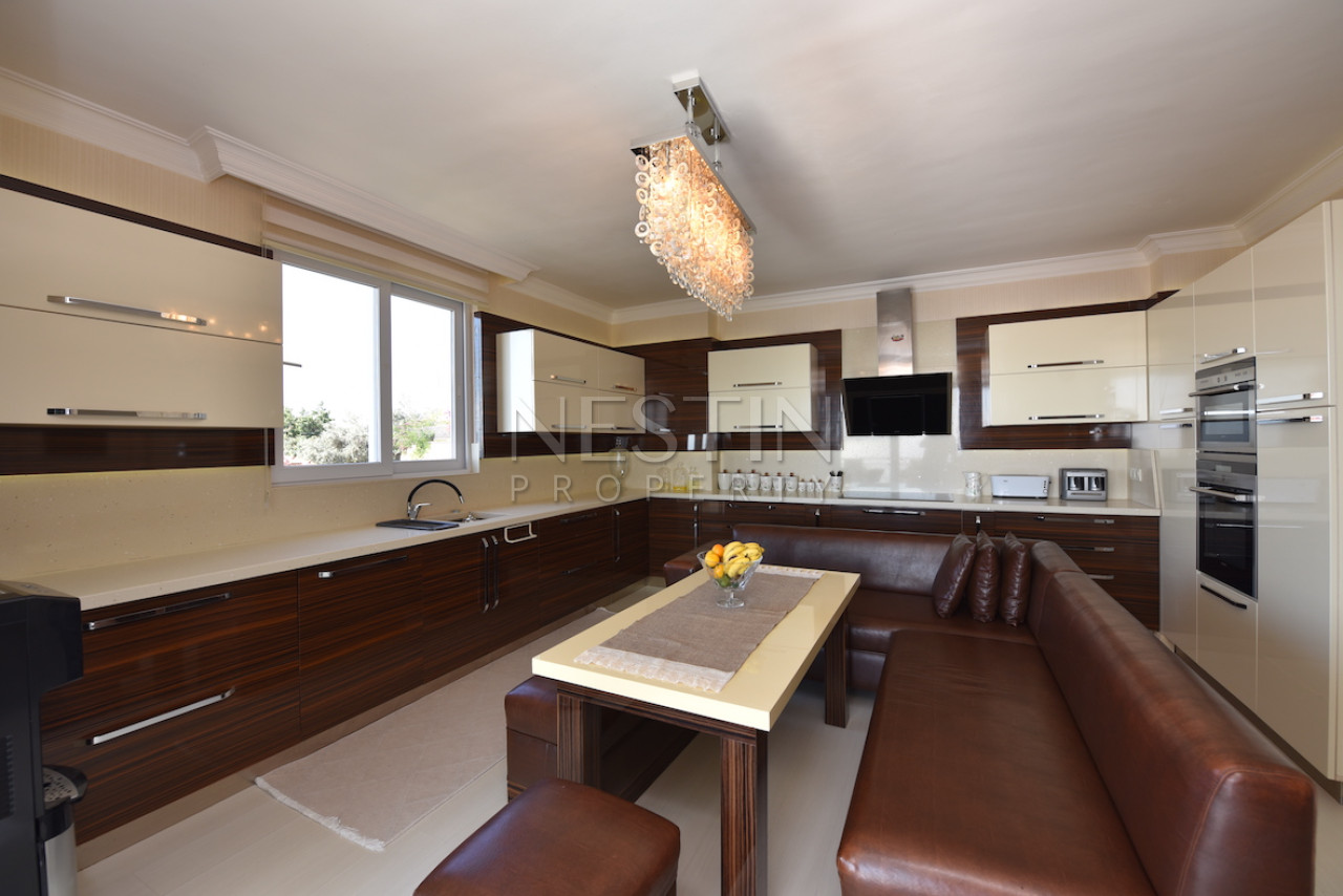 Вилла в районе Бекташ с панорамным видом на море и горы фото 8