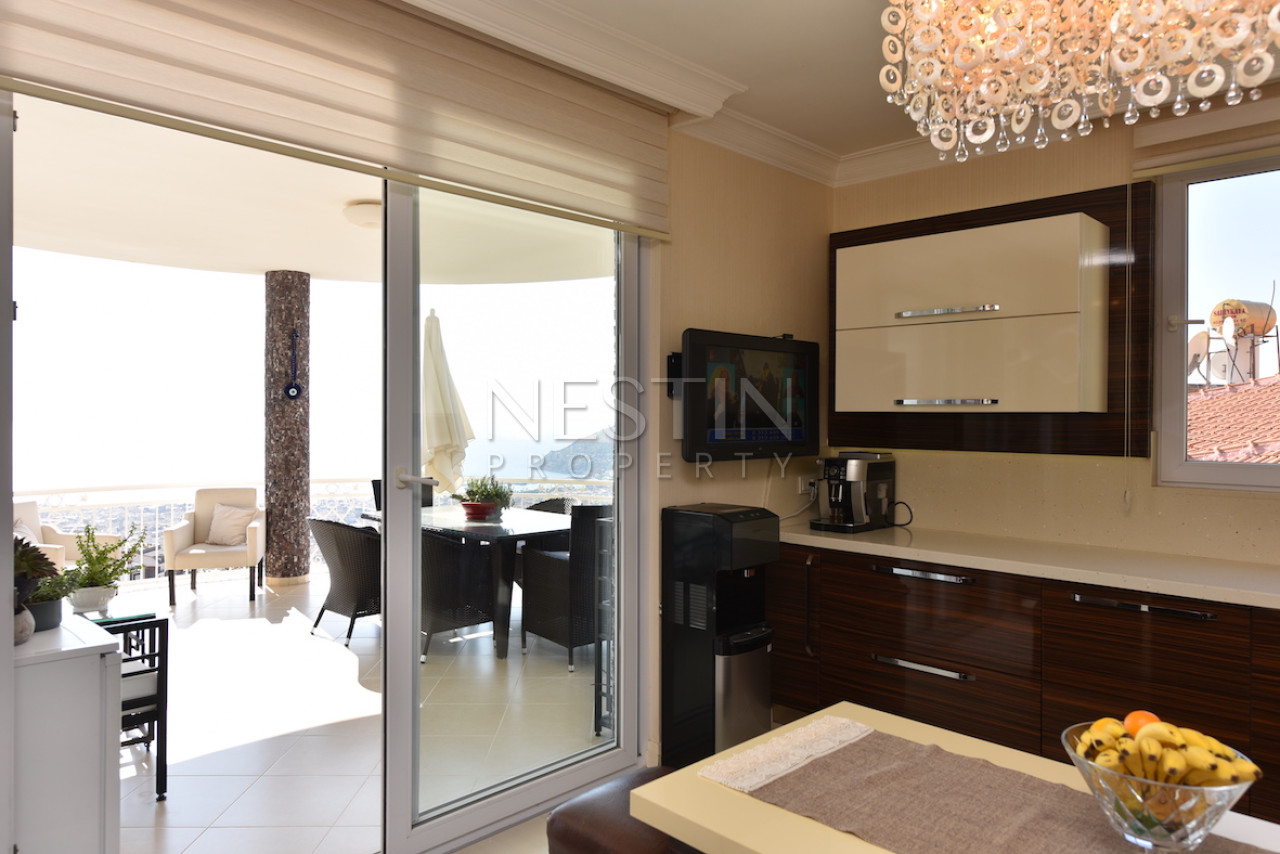 Вилла в районе Бекташ с панорамным видом на море и горы фото 9