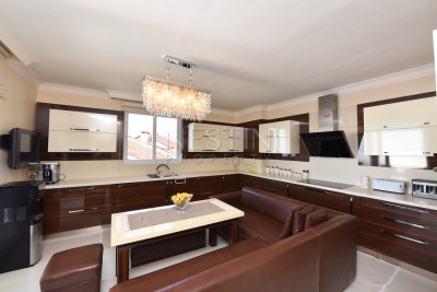 Вилла в районе Бекташ с панорамным видом на море и горы фото 11