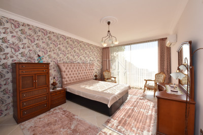 Вилла в районе Бекташ с панорамным видом на море и горы фото 24