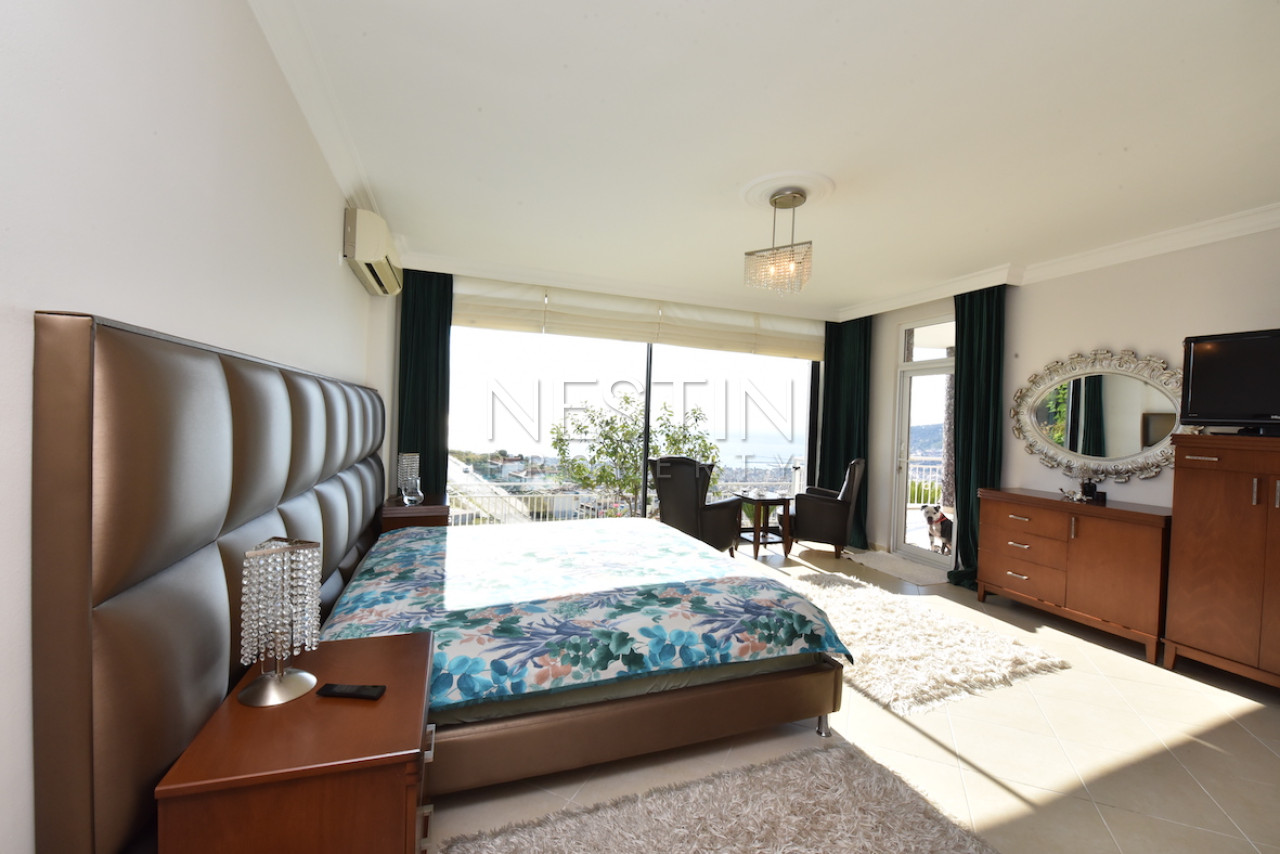 Вилла в районе Бекташ с панорамным видом на море и горы фото 28