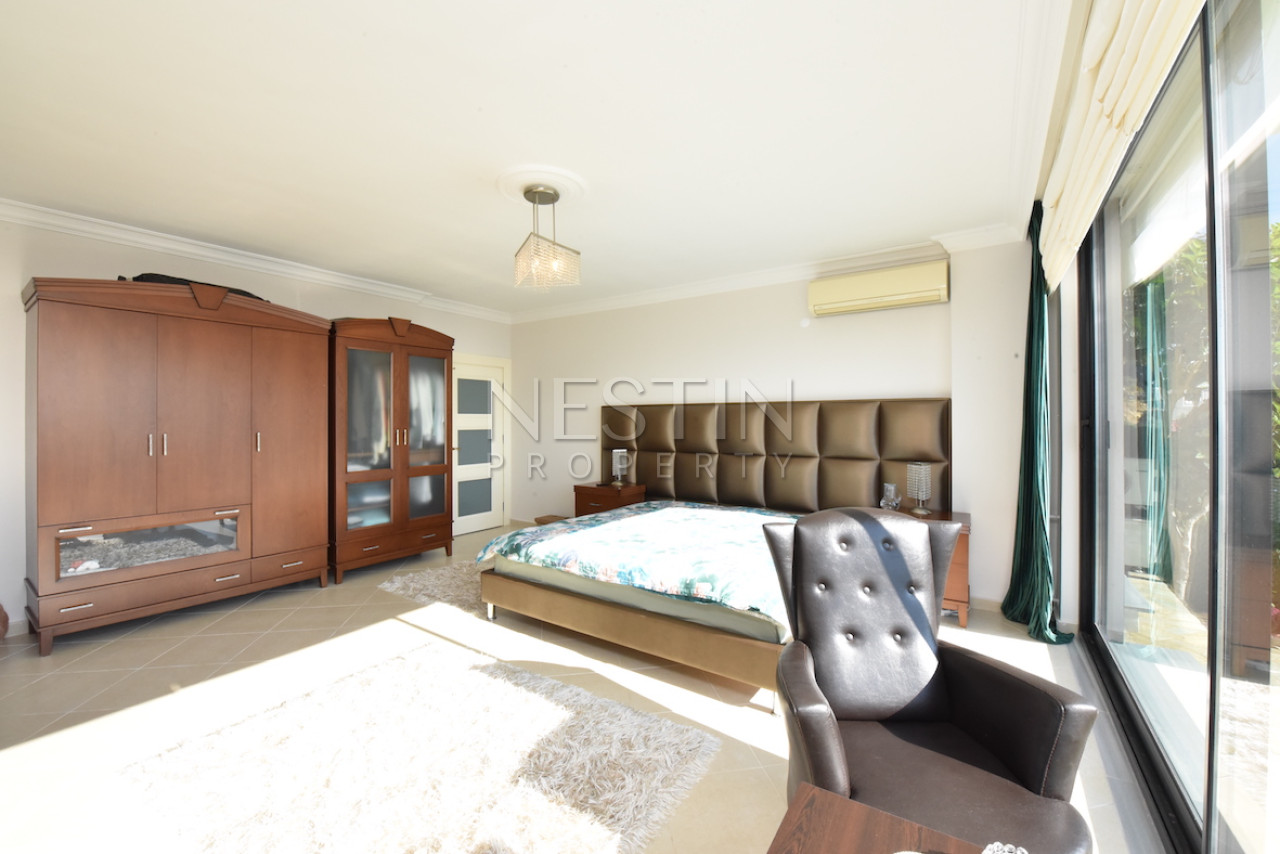 Вилла в районе Бекташ с панорамным видом на море и горы фото 29