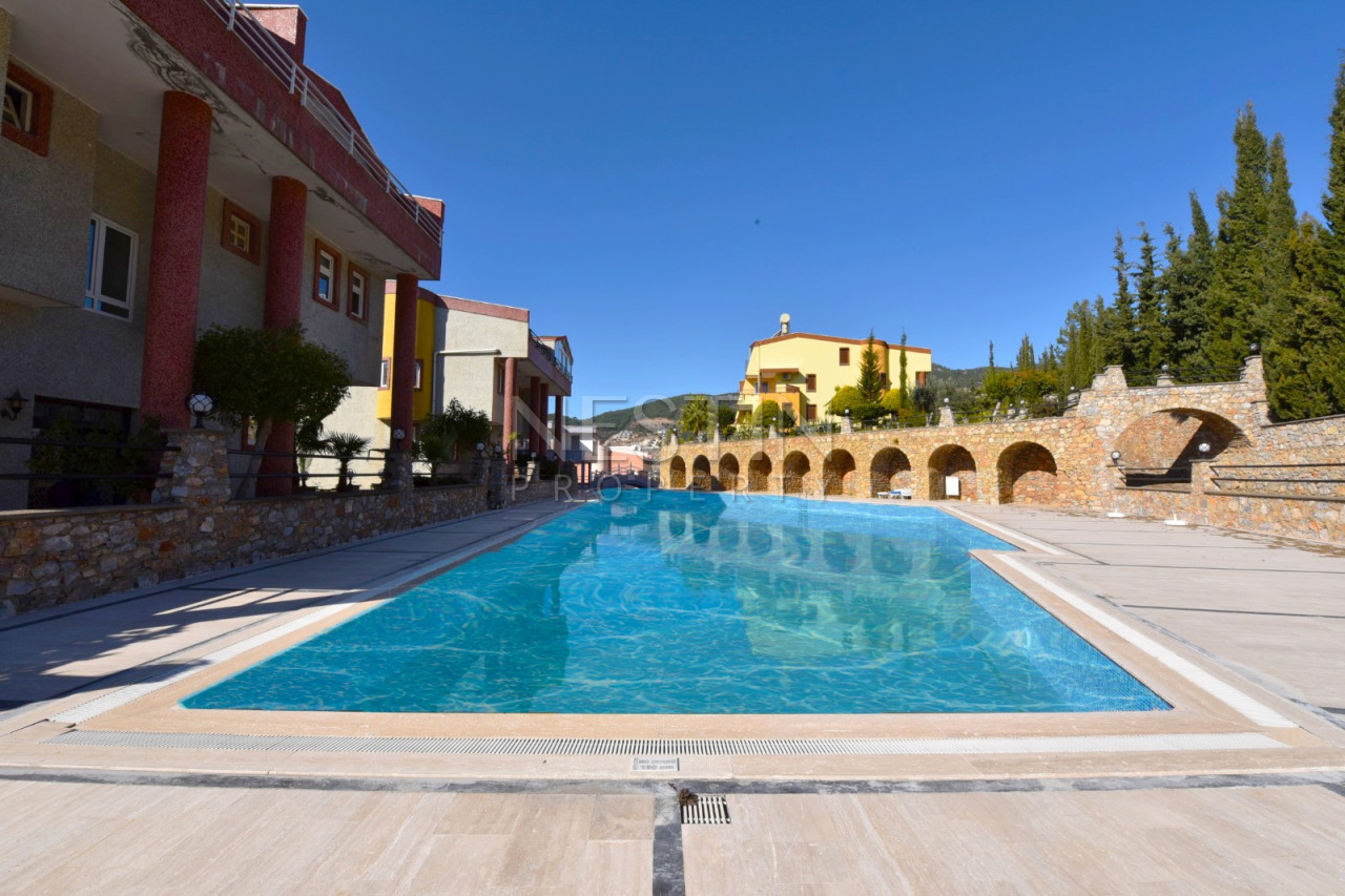 Вилла в районе Бекташ с панорамным видом на море и горы фото 48