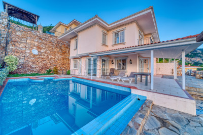 Роскошная вилла 4+1 в районе Тепе с видом на море и горы фото 1