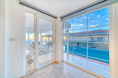 Роскошная вилла 4+1 в районе Тепе с видом на море и горы фото 27