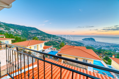 Роскошная вилла 4+1 в районе Тепе с видом на море и горы фото 29