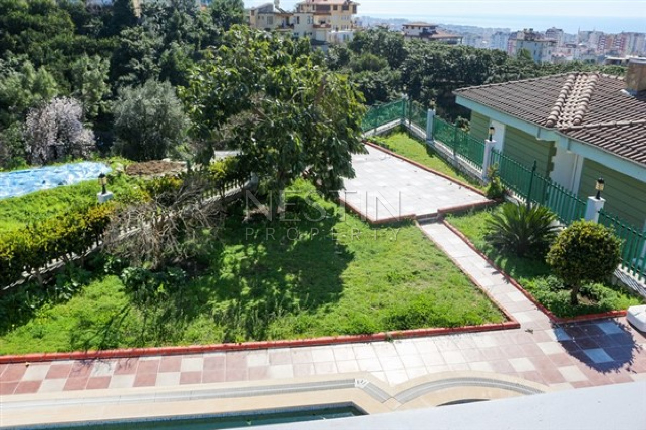 Вилла 4+1 в районе Бекташ в центре города Аланья с видом на горы и море фото 30