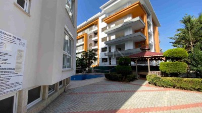 Двухуровневые апартаменты 4+1 с видом на море в уютном жилом комплексе в районе Кестель фото 1