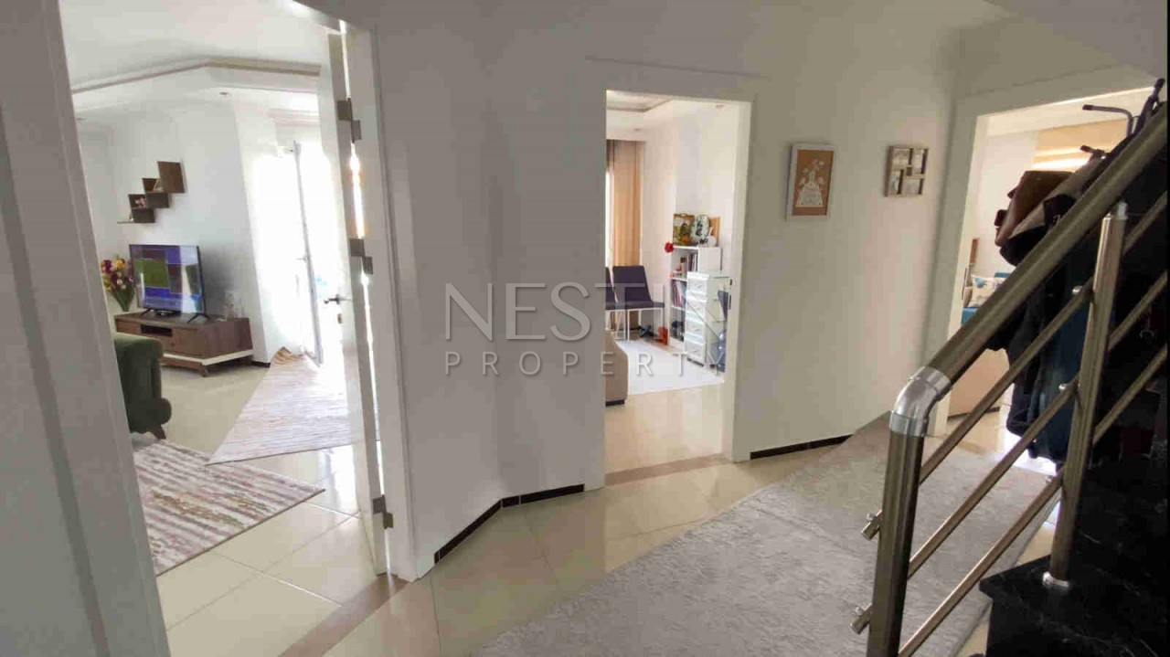 Двухуровневые апартаменты 4+1 с видом на море в уютном жилом комплексе в районе Кестель фото 6