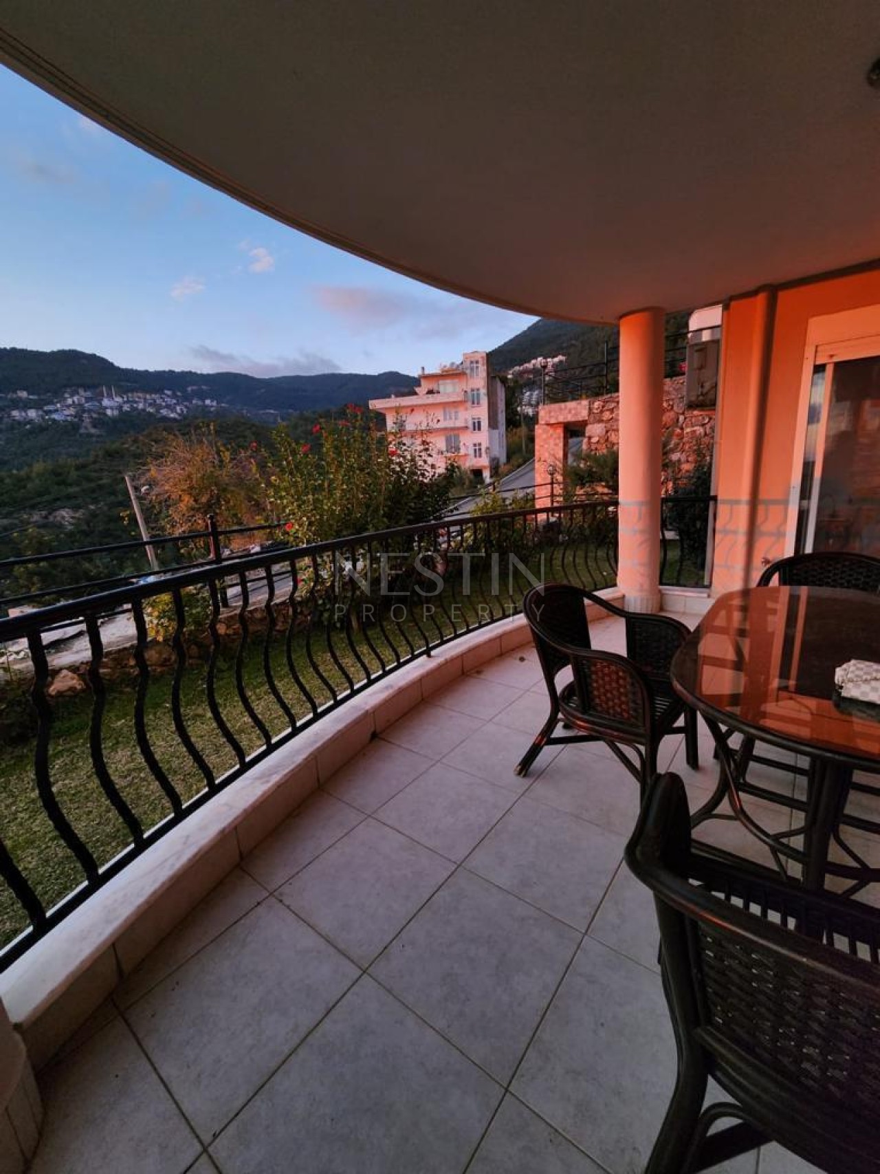 Дом 2+1 в центре города Аланья в районе Бекташ с видом на море и горы фото 13