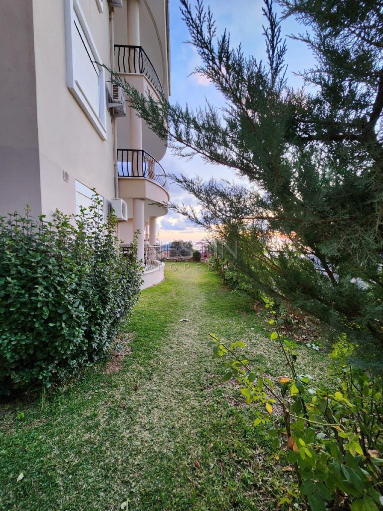 Дом 2+1 в центре города Аланья в районе Бекташ с видом на море и горы фото 18