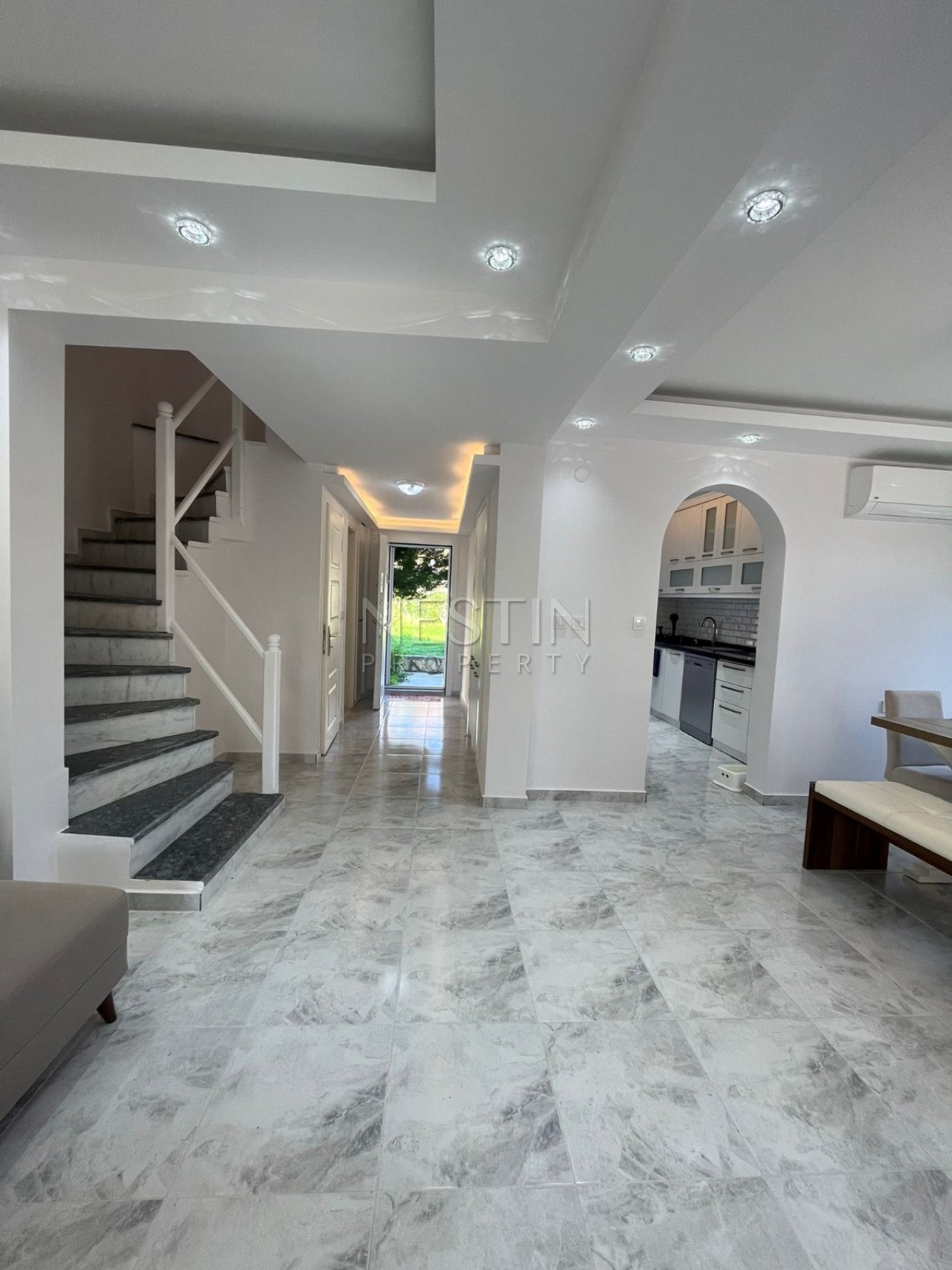 Вилла 3+1 в районе Демирташ в 300 м от Средиземного моря фото 2