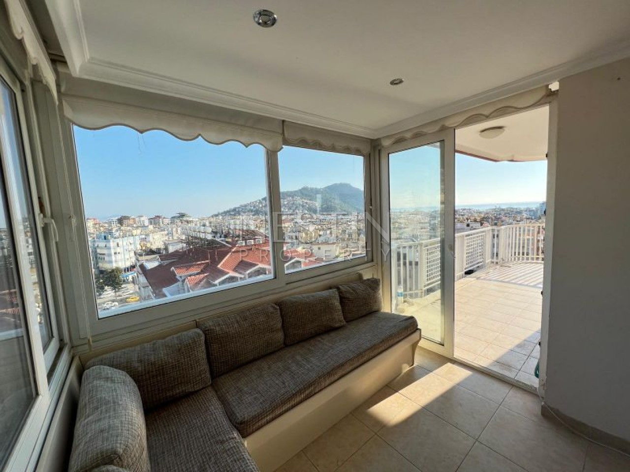 Двухуровневая квартира 4+1 в центре Алании в 600 метрах от пляжа Клеопатра. фото 3