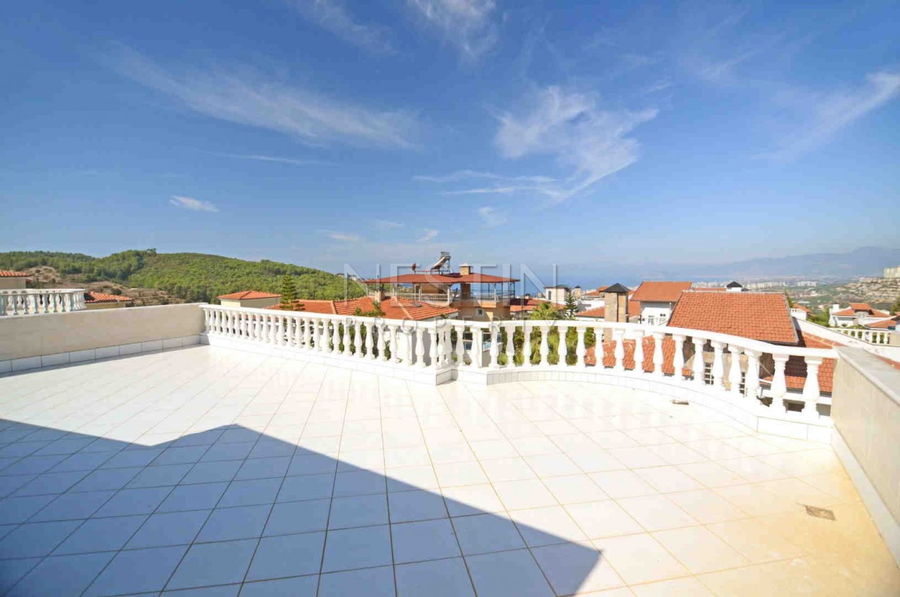 Просторная вилла 4+1 в районе Каргыджак с отдельным участком земли фото 9