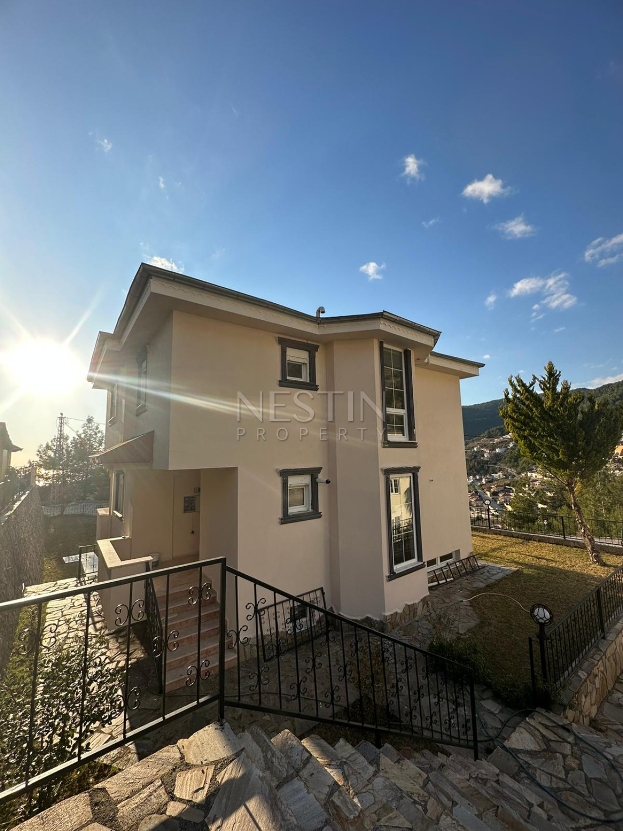 Вилла 6+2 в центре города Аланья в районе Бекташ с видом на горы фото 3