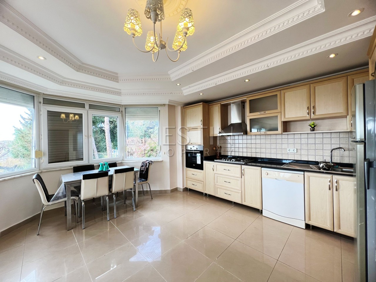 Вилла 3+1 в центре города Аланья в районе Тепе с видом на море фото 3