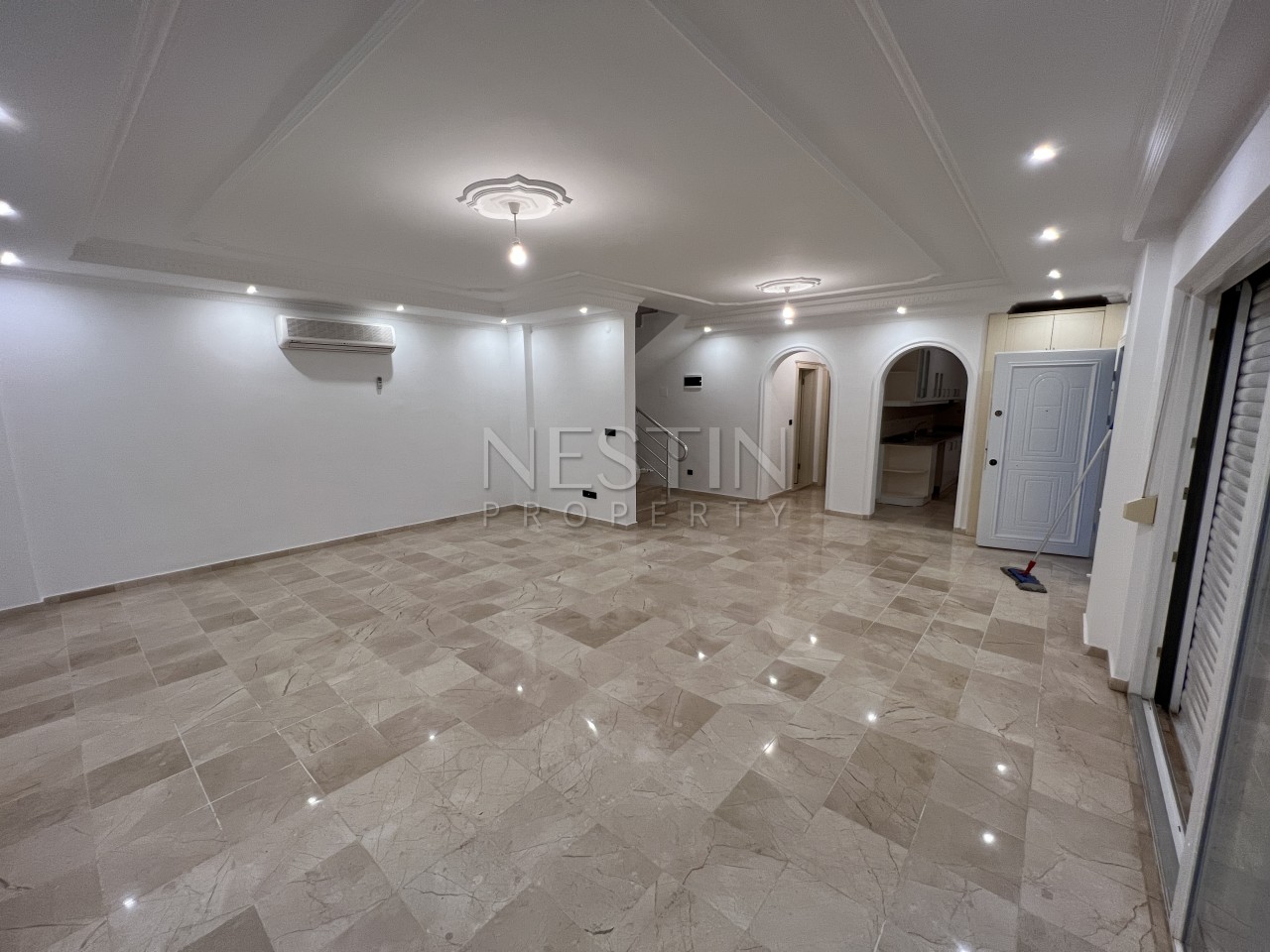 Вилла 3+1 в центре города Аланья в районе Тепе с видом на море фото 9