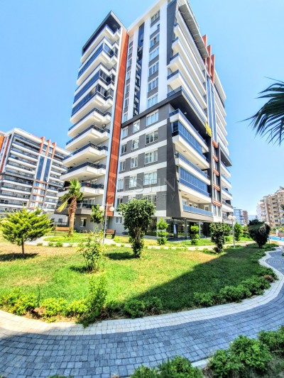 Большая квартира 4+1 в современном комплексе в Махмутларе фото 1