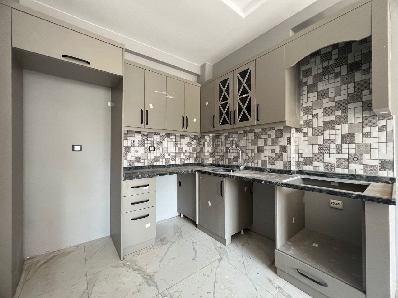 Квартира 1+1 в районе Арпачбахшиш города Мерсин в 200 м от Средиземного моря фото 3