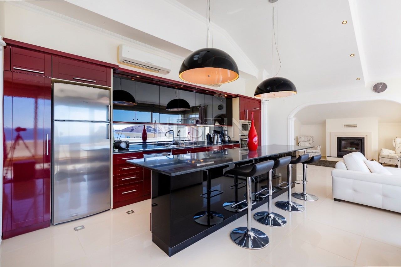 Квартира дуплекс 4+1 в районе Кестель на первой береговой линии фото 4