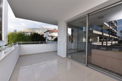 Двухуровневая квартира 2+1 с выходом в сад в Кестеле с мебелью фото 9