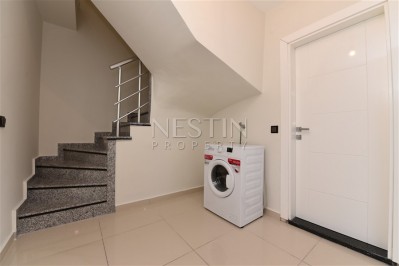 Двухуровневая квартира 2+1 с выходом в сад в Кестеле с мебелью фото 16