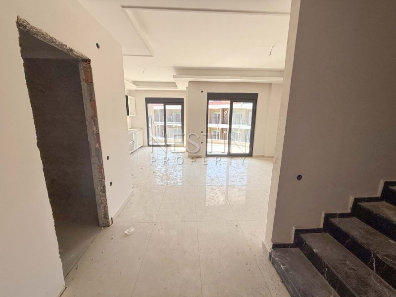 Hовый жилой комплекс на стадии строительства в центре Алании в районе Чиплаклы в 2800 метрах от Cредиземного моря. фото 18