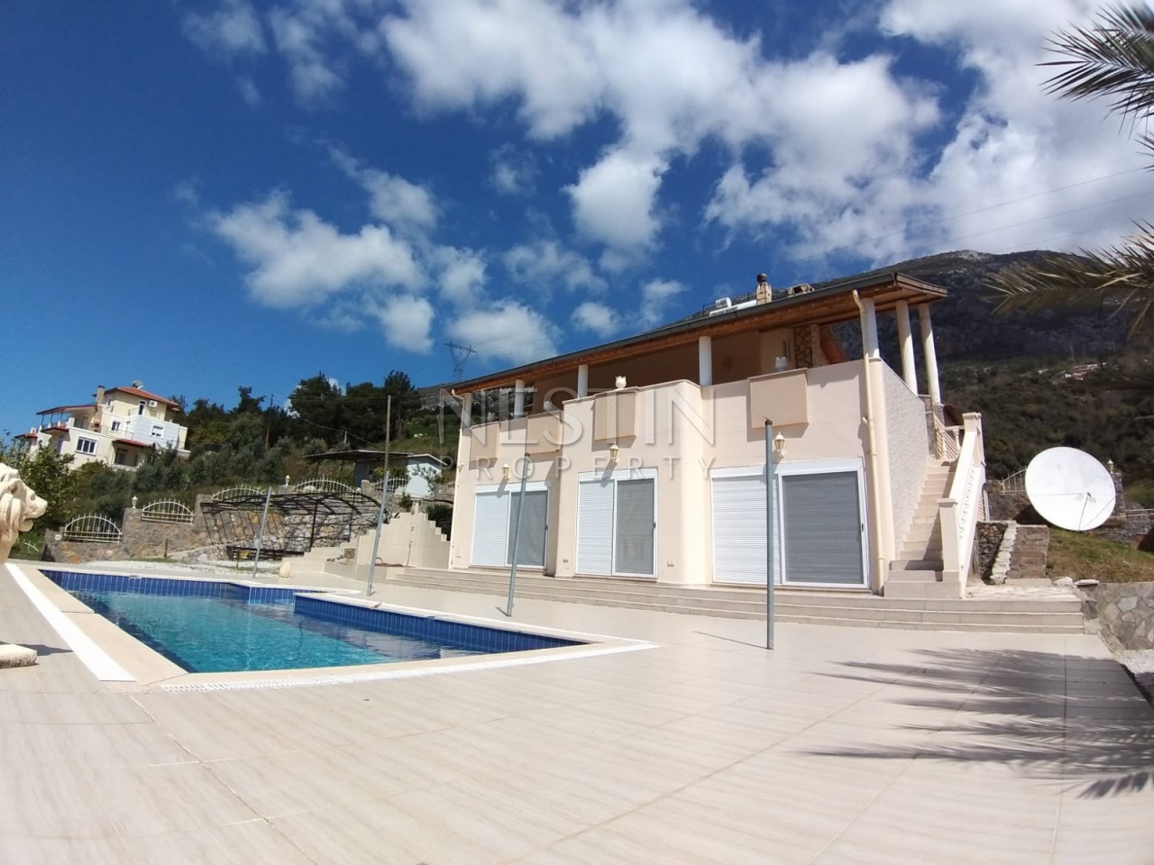 Отдельная вилла 3+1 с бассейном и зеленой территорией в Махмутларе фото 2