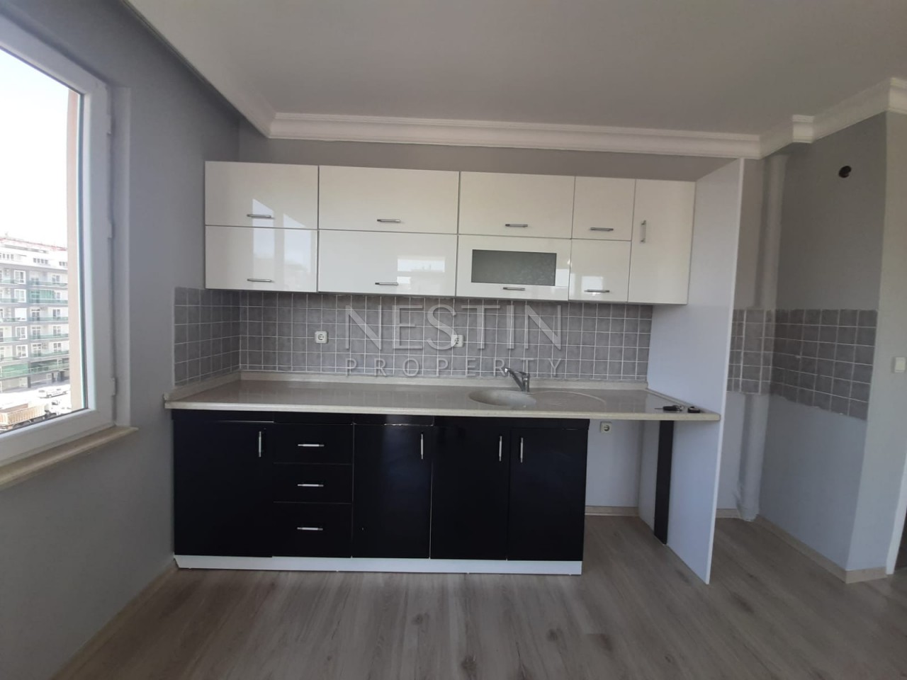 Квартира 2+1 в центре Махмутлара в 200 м от моря на срочной продаже фото 2