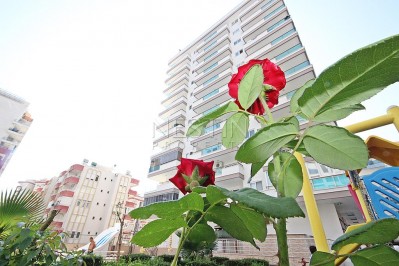 Пентхаус 3+1 с мебелью с видом на море в резиденции в центре Махмутлара фото 1