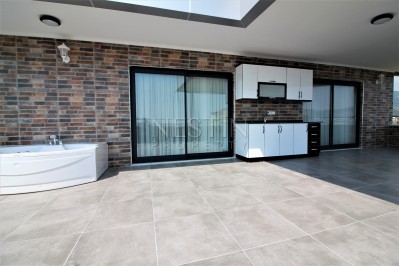 Просторный двухэтажный пентхаус 4+1 с панорамным видом на море в Махмутларе фото 12