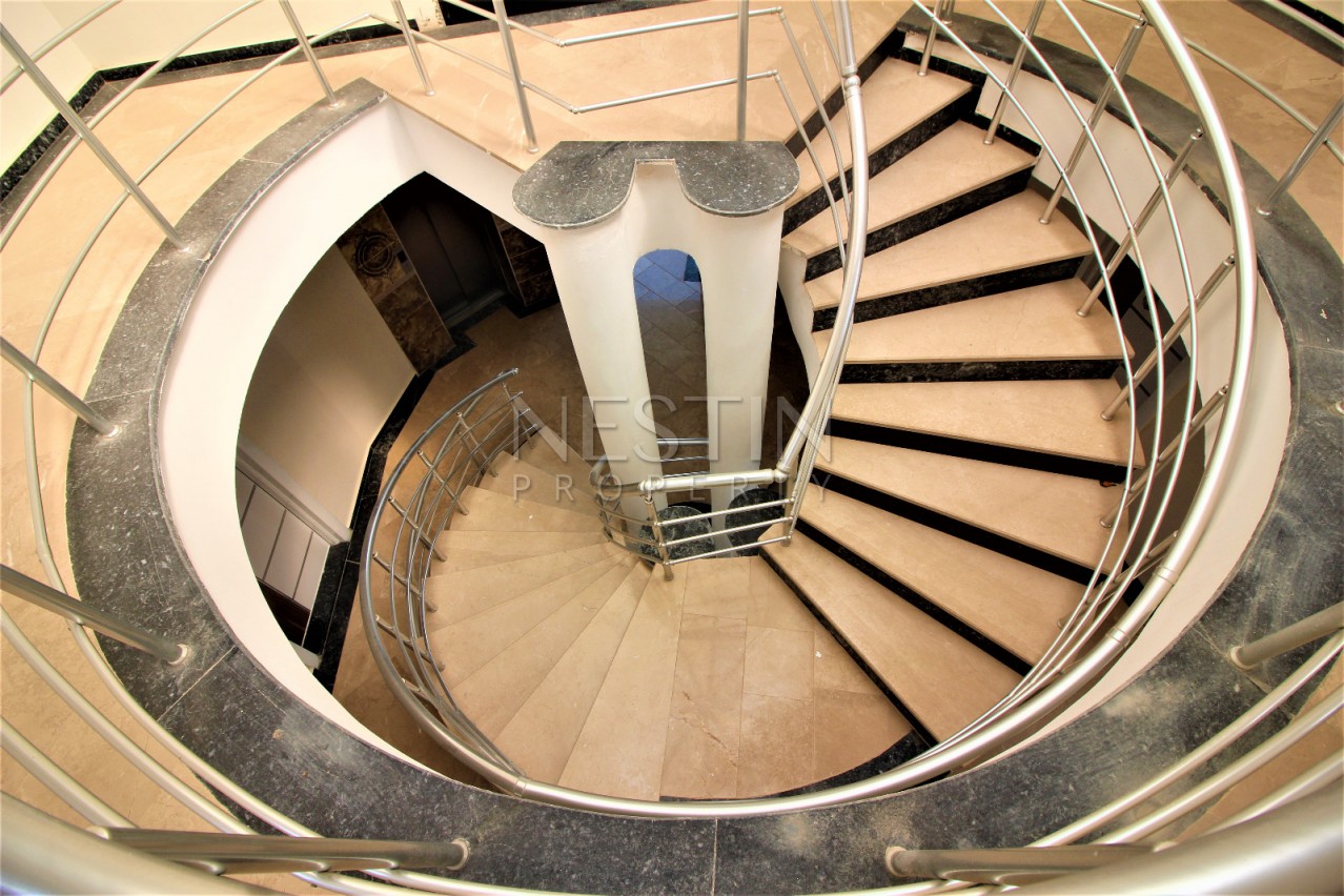 Просторный двухэтажный пентхаус 4+1 с панорамным видом на море в Махмутларе фото 14