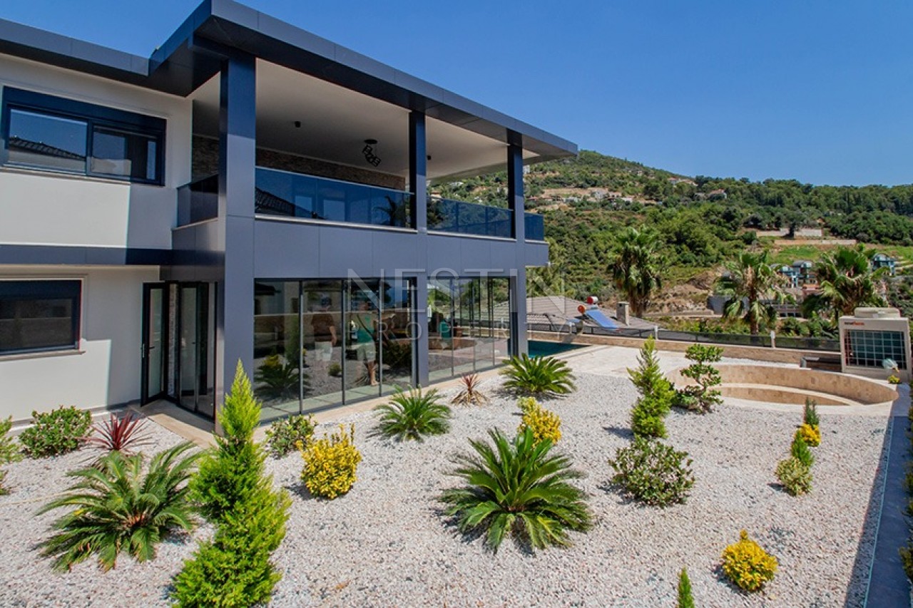 Роскошная вилла 4+1 с видом на Средиземное море в центре Аланьи фото 1