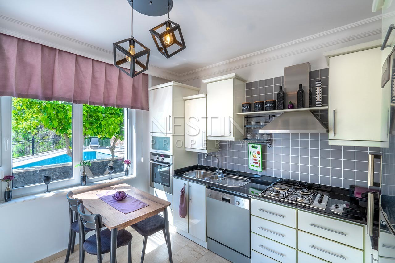 Вилла класса люкс 4+1 в центре Алании фото 11